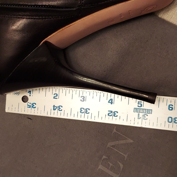 Alexander McQueen Stilletto Thigh-High Leather Boots - Picture 10 of 10